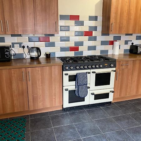 Berks Luxury Serviced Apartments,5 Bedrooms, 5 Double Beds, 2 Bathrooms, Free Super Fast Wifi & Parking Earley Exteriér fotografie