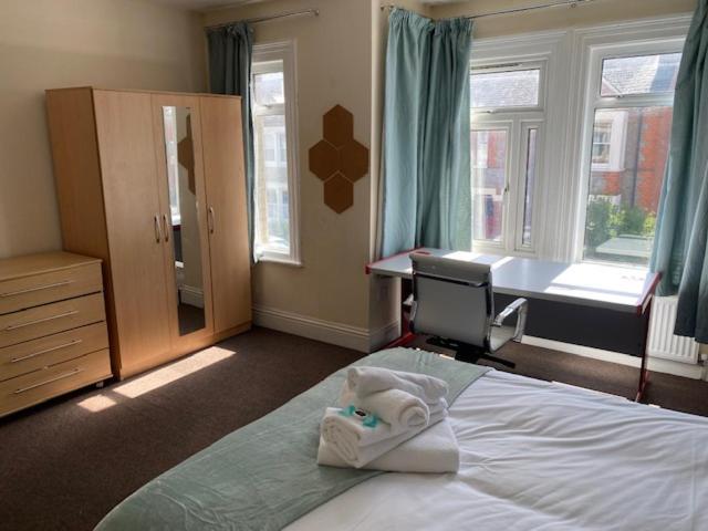 Berks Luxury Serviced Apartments,5 Bedrooms, 5 Double Beds, 2 Bathrooms, Free Super Fast Wifi & Parking Earley Exteriér fotografie