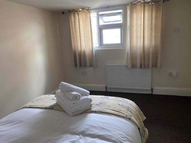 Berks Luxury Serviced Apartments,5 Bedrooms, 5 Double Beds, 2 Bathrooms, Free Super Fast Wifi & Parking Earley Exteriér fotografie