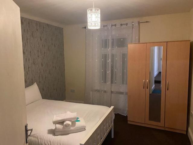 Berks Luxury Serviced Apartments,5 Bedrooms, 5 Double Beds, 2 Bathrooms, Free Super Fast Wifi & Parking Earley Exteriér fotografie