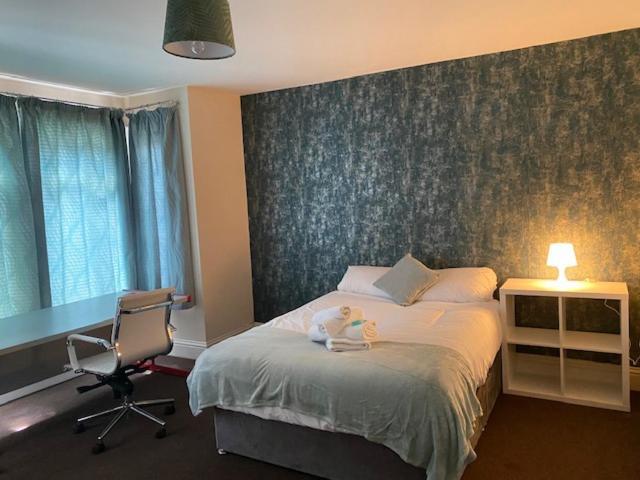 Berks Luxury Serviced Apartments,5 Bedrooms, 5 Double Beds, 2 Bathrooms, Free Super Fast Wifi & Parking Earley Exteriér fotografie