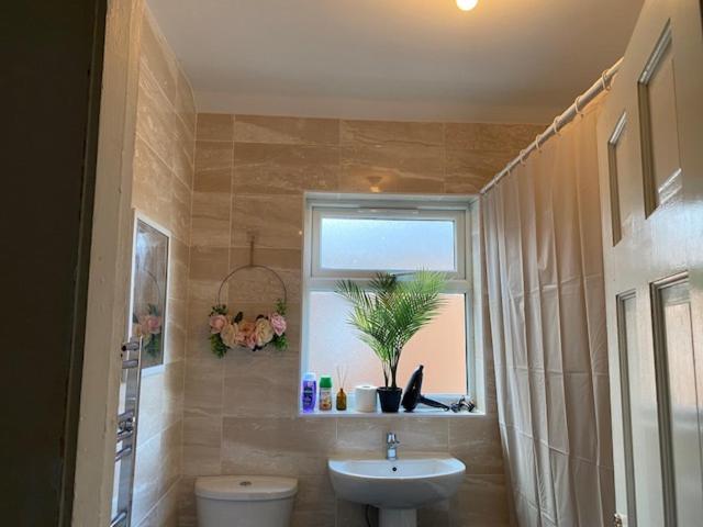 Berks Luxury Serviced Apartments,5 Bedrooms, 5 Double Beds, 2 Bathrooms, Free Super Fast Wifi & Parking Earley Exteriér fotografie